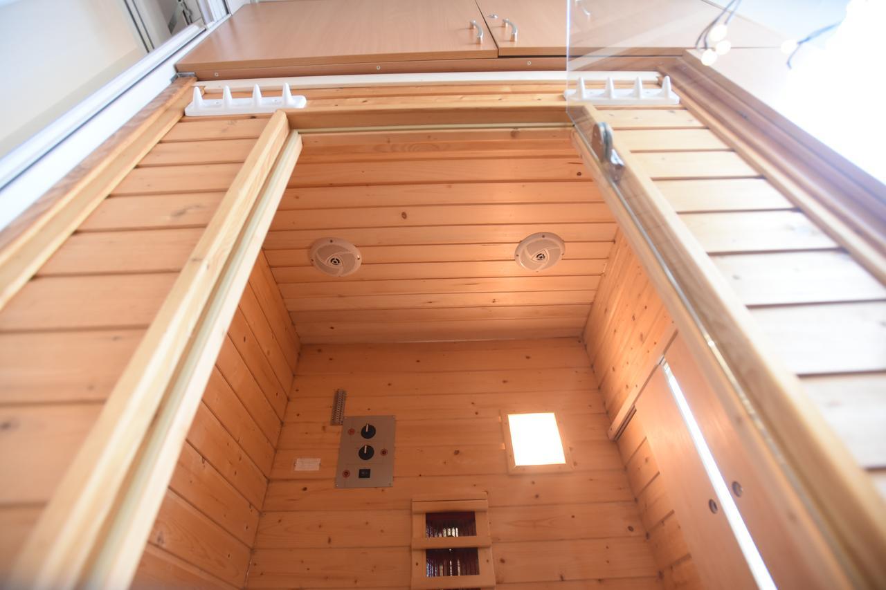 Apartment Wave: Luxury Retreat with Sauna & Secure Parking Slavonski Brod Exterior photo