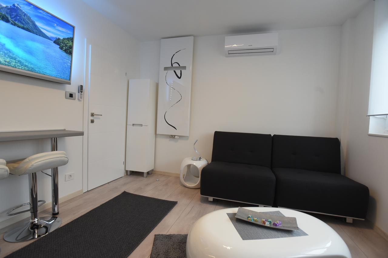 Apartment Wave: Luxury Retreat with Sauna & Secure Parking Slavonski Brod Exterior photo