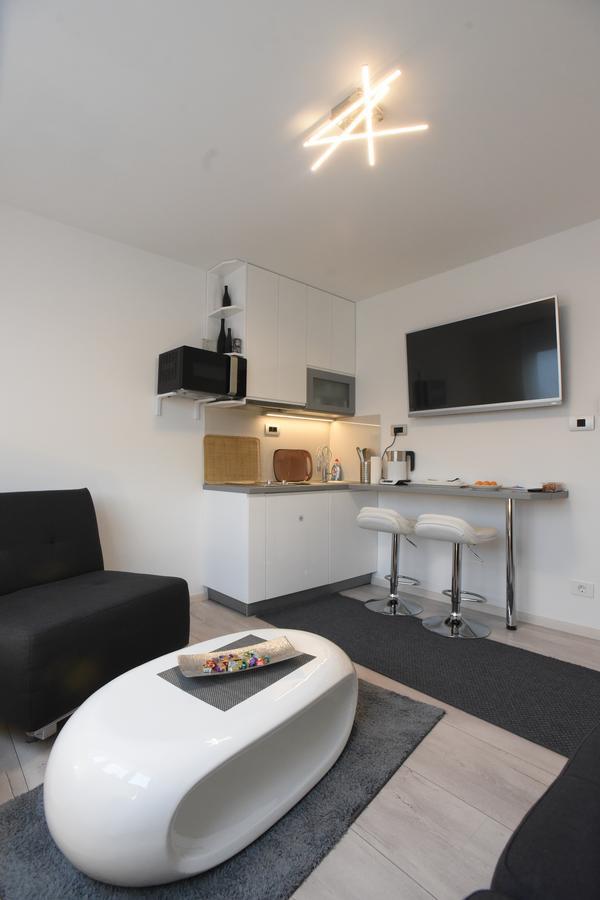 Apartment Wave: Luxury Retreat with Sauna & Secure Parking Slavonski Brod Exterior photo