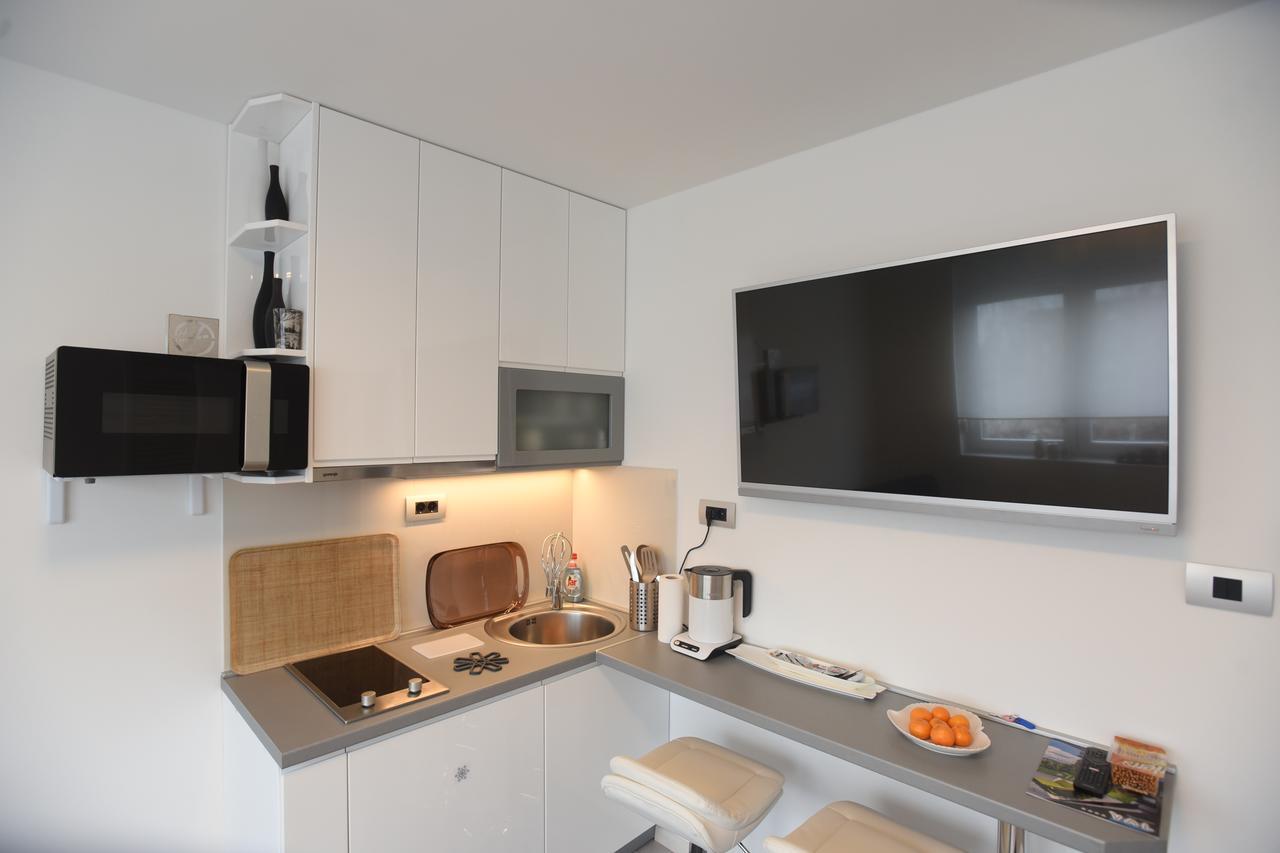 Apartment Wave: Luxury Retreat with Sauna & Secure Parking Slavonski Brod Exterior photo