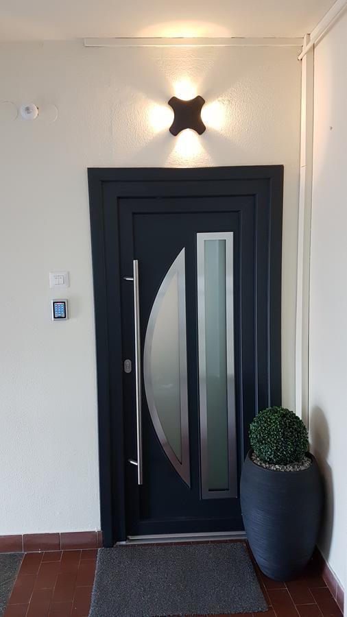 Apartment Wave: Luxury Retreat with Sauna & Secure Parking Slavonski Brod Exterior photo