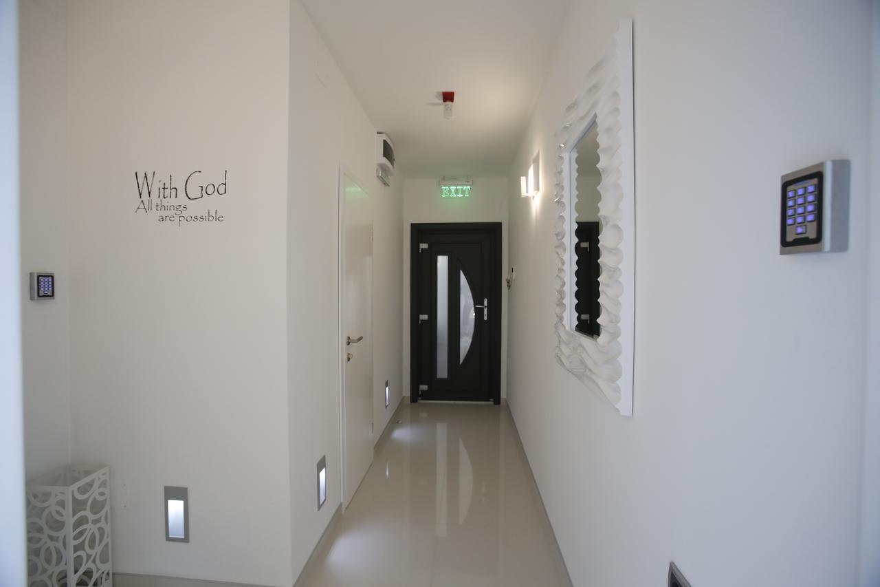 Apartment Wave: Luxury Retreat with Sauna & Secure Parking Slavonski Brod Exterior photo
