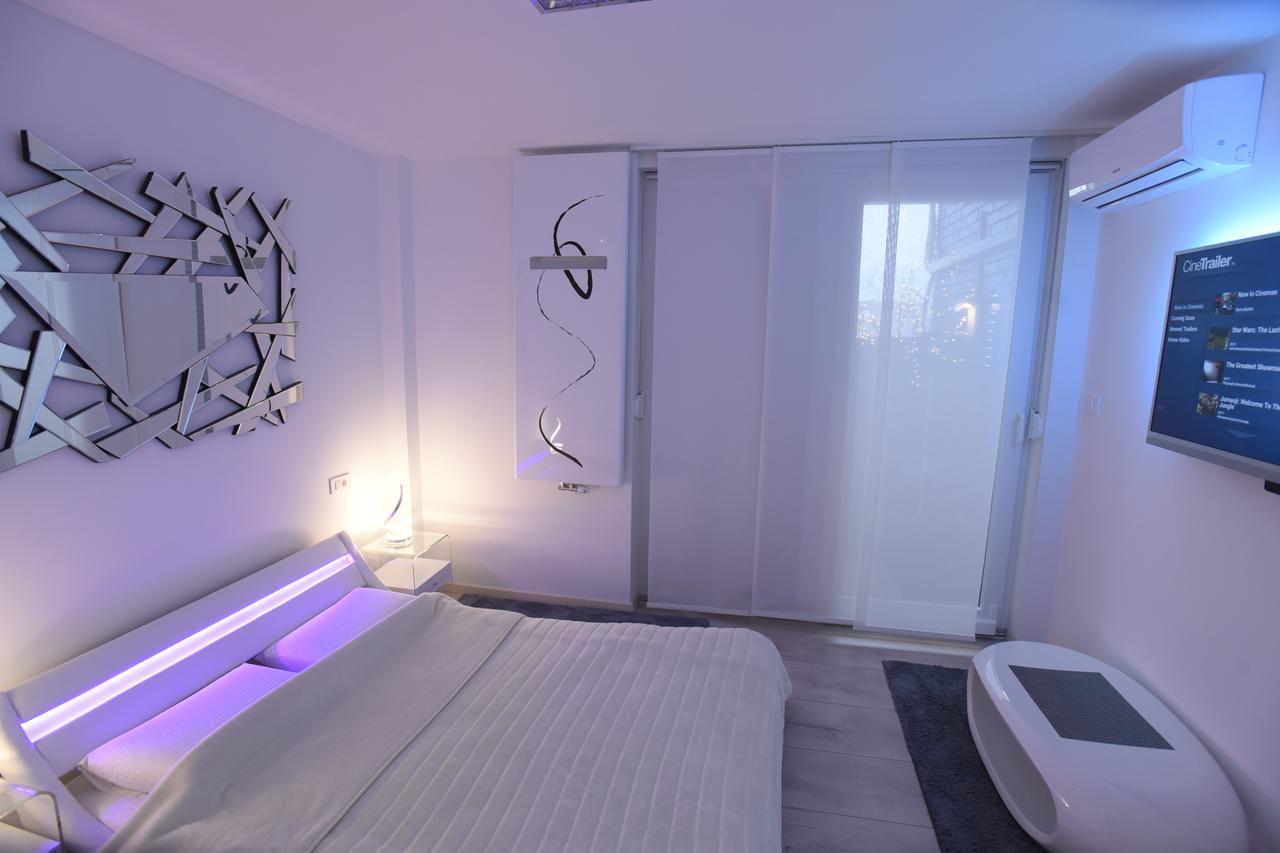 Apartment Wave: Luxury Retreat with Sauna & Secure Parking Slavonski Brod Exterior photo